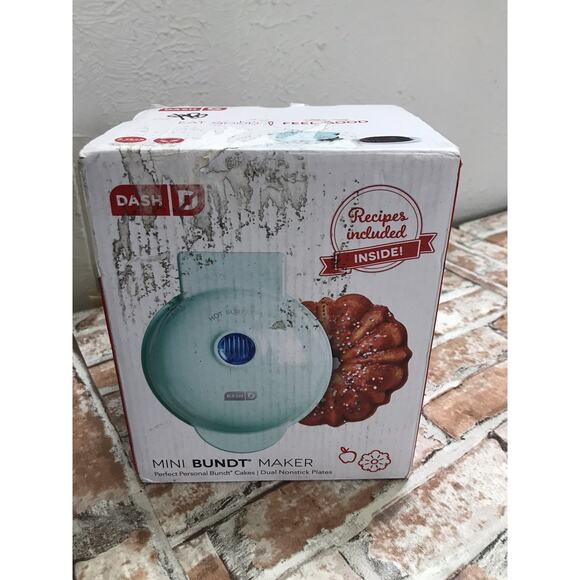 Dash Aqua Mini Bundt Cake Maker With Recipe Booklet Non-Stick Plate - Picture 1 of 5